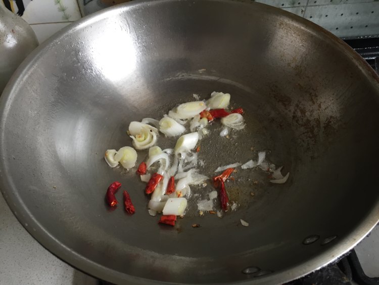白菜炒香肠步骤6