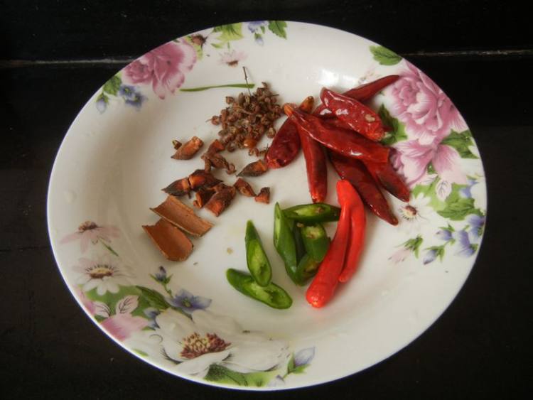 香肠干锅藕片步骤5