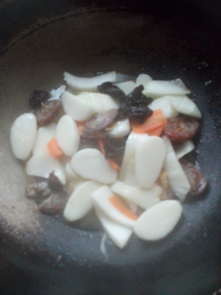 菜梗香肠年糕步骤7