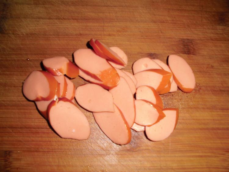 香肠萝卜蘑菇汤步骤1