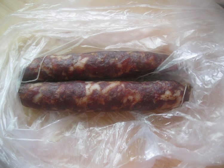 香肠炒香芹步骤1