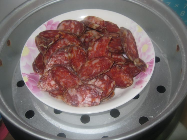 香肠炒香芹步骤2