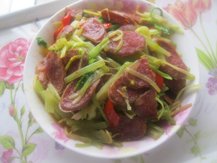香肠炒香芹步骤10