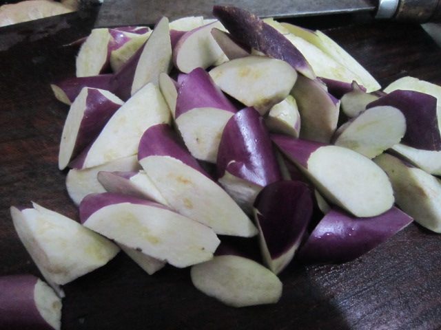 香肠肉末茄子煲步骤2