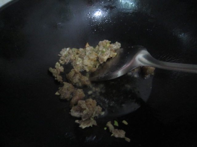 香肠肉末茄子煲步骤6