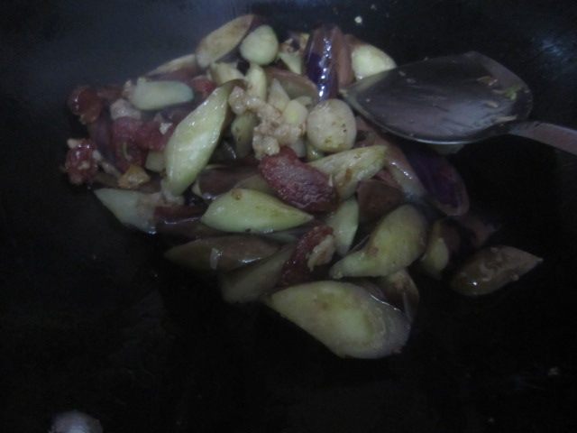 香肠肉末茄子煲步骤7