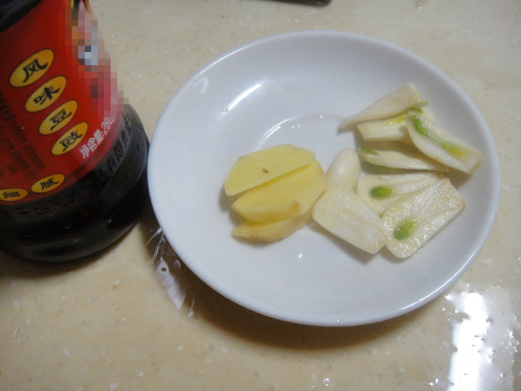 香肠炒千页豆腐步骤3