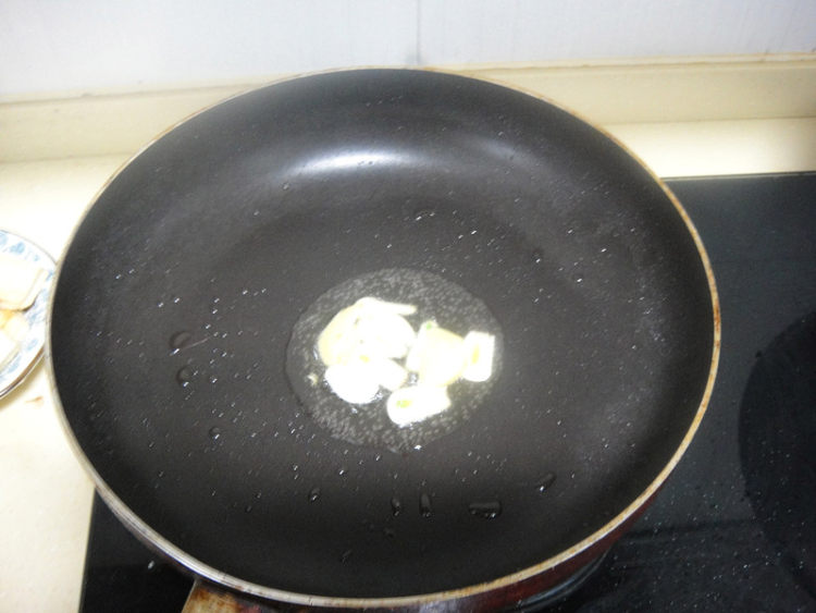 香肠炒千页豆腐步骤6