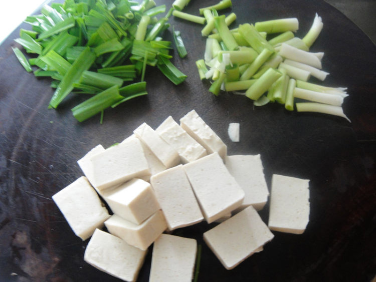 香肠炒千页豆腐步骤2