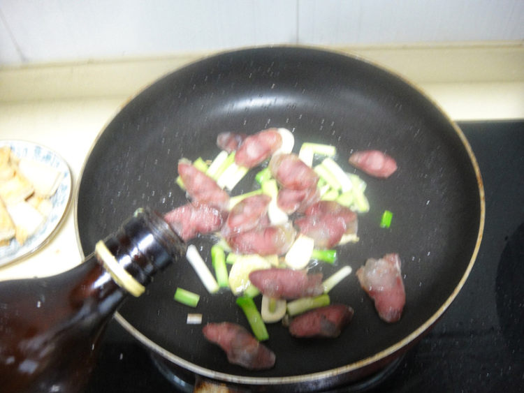 香肠炒千页豆腐步骤8