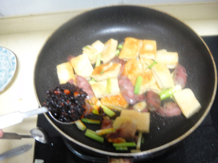 香肠炒千页豆腐步骤9
