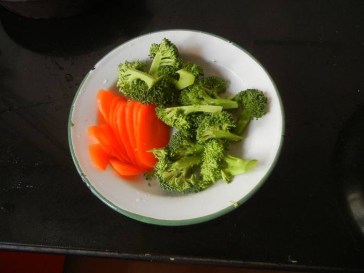 塔吉锅西兰花香肠煲饭步骤4
