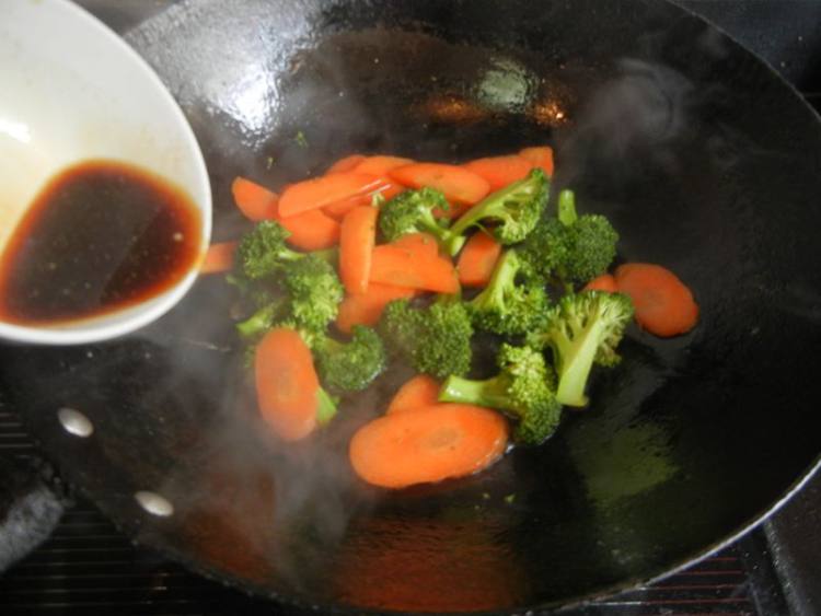塔吉锅西兰花香肠煲饭步骤10