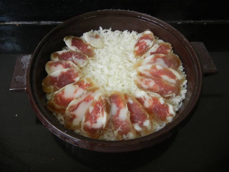 塔吉锅西兰花香肠煲饭步骤12
