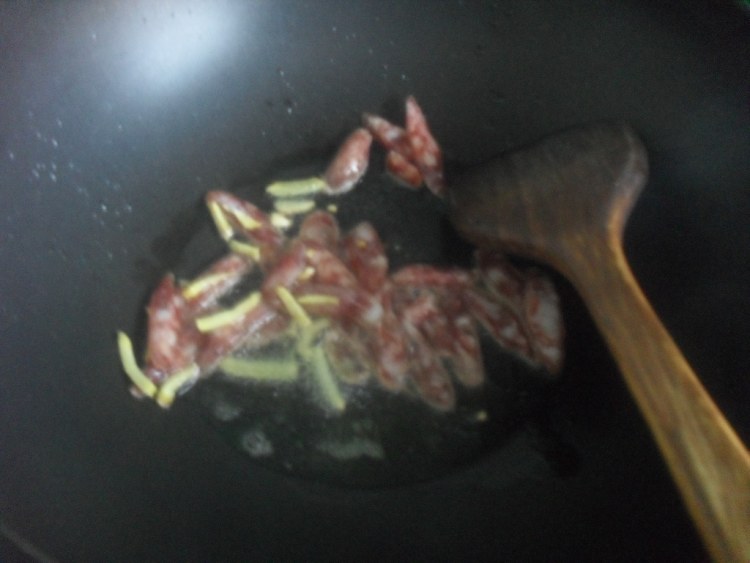 菠菜香肠炖豆腐步骤3