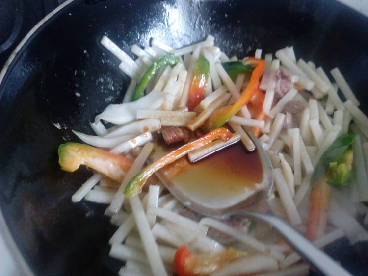 肉丝炒年糕步骤7