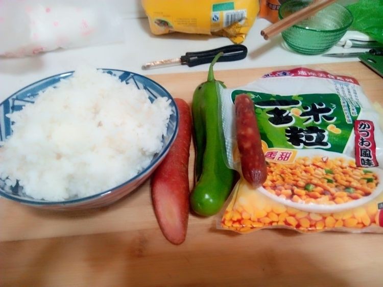 杂蔬香肠炒饭步骤1