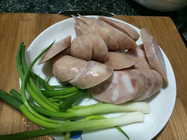 香肠炒花菜步骤2