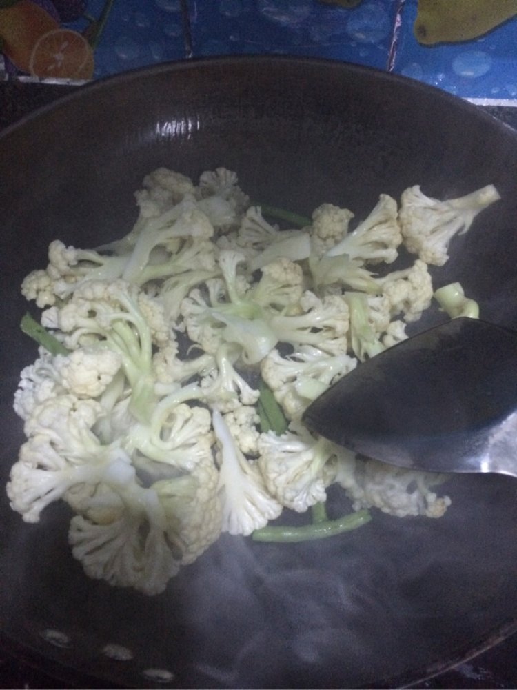 香肠炒花菜步骤7