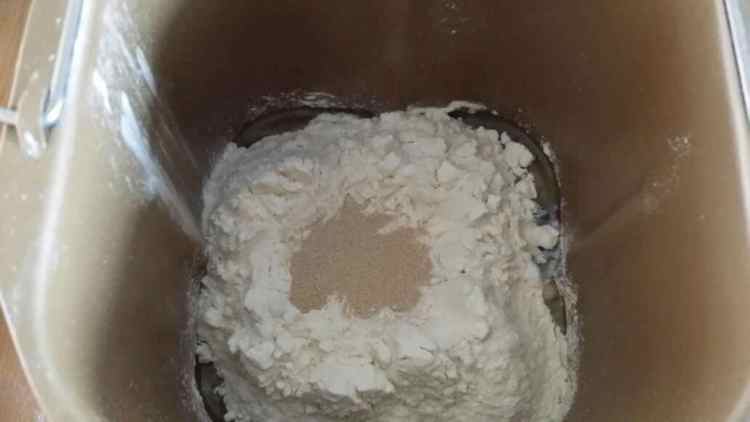 香肠毛毛虫面包步骤2