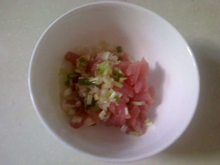香肠肉末蒸豆腐步骤2