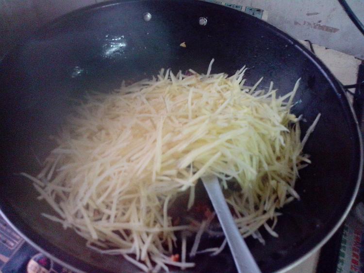 香肠炒土豆丝步骤7