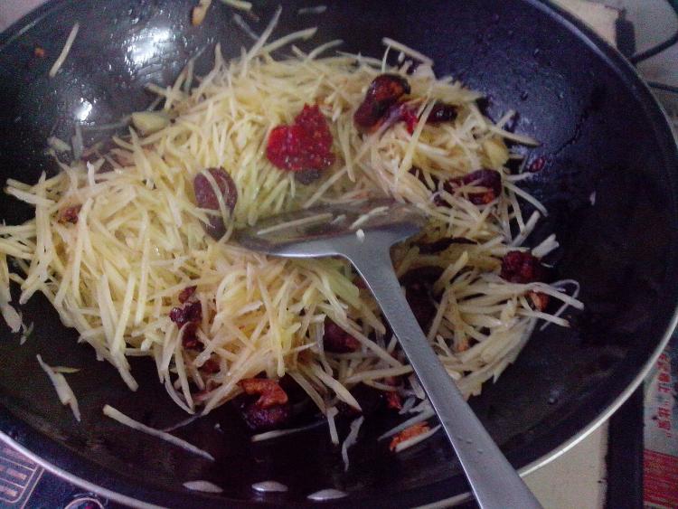 香肠炒土豆丝步骤8