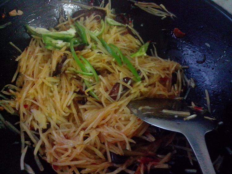 香肠炒土豆丝步骤9