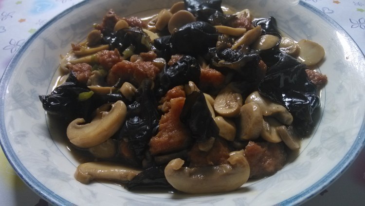 口蘑木耳炒肉步骤11