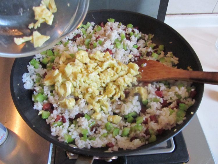 苦瓜香肠炒饭步骤10