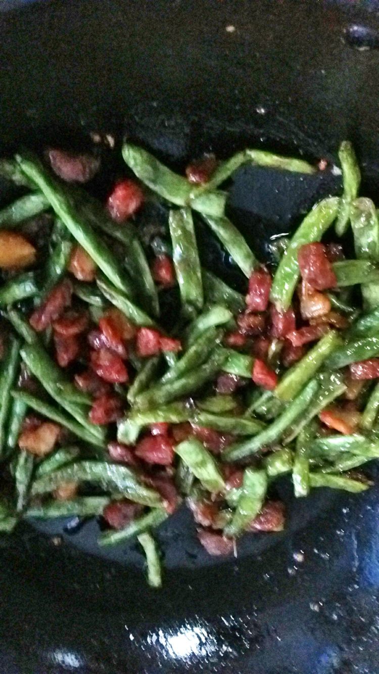 香肠煸四季豆步骤8