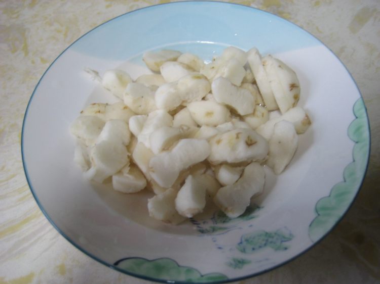 香肠炒马蹄步骤1