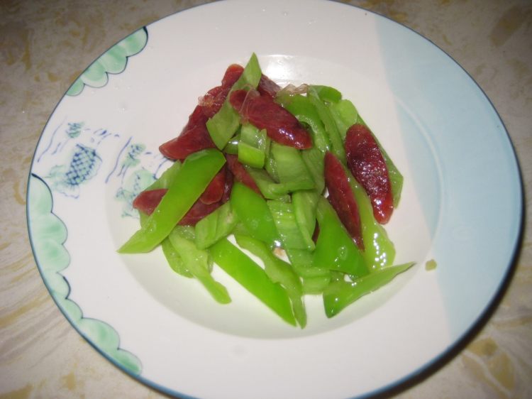 香肠炒马蹄步骤5
