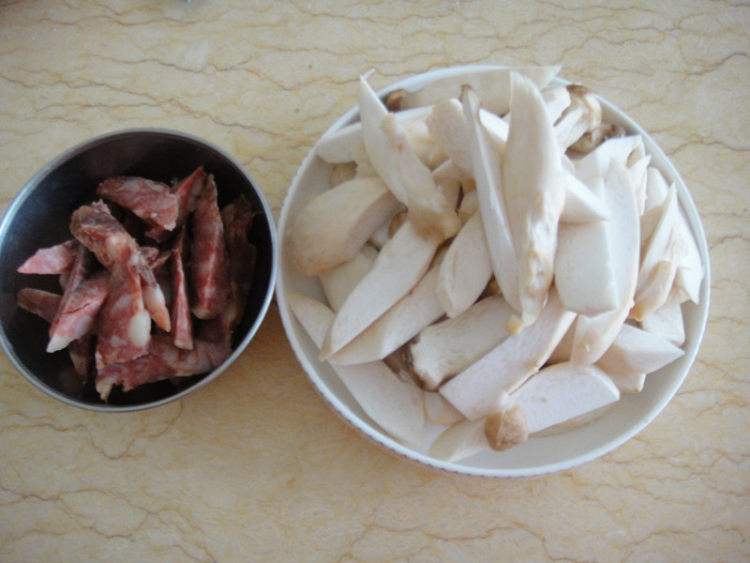 杏鲍菇炒香肠步骤4