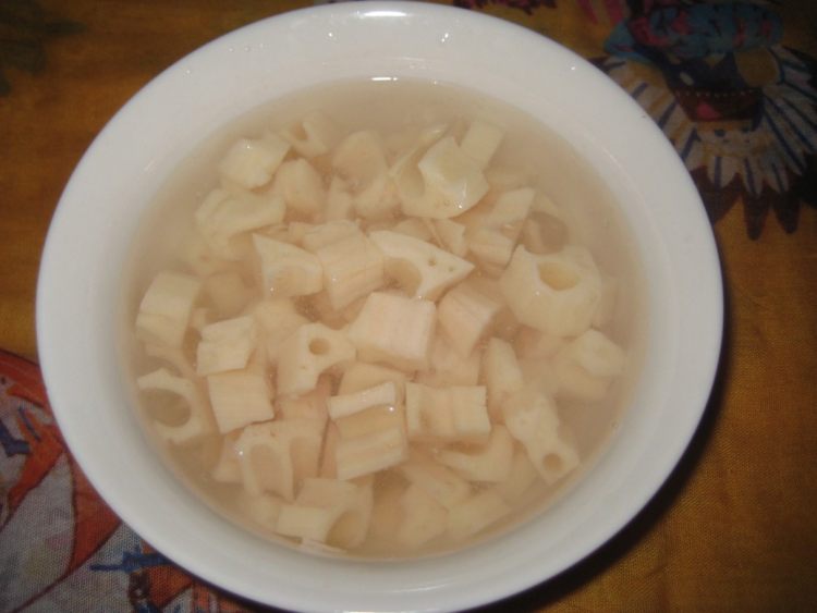 蒜薹香肠炒藕丁步骤1