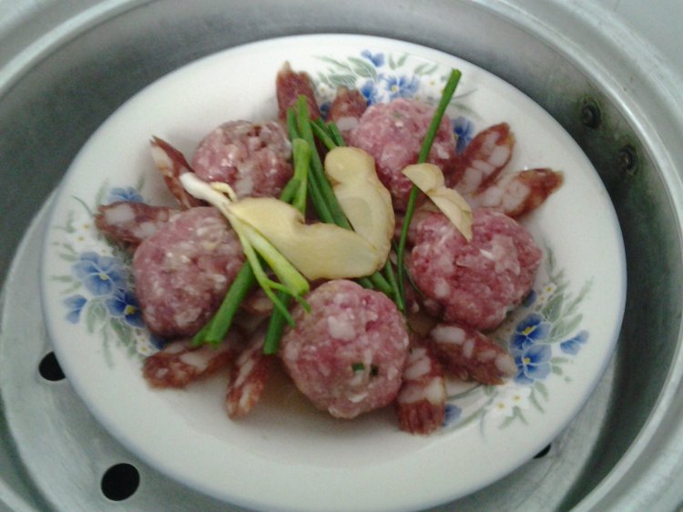 肉圆蒸香肠步骤4