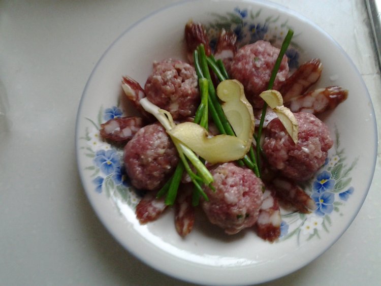 肉圆蒸香肠步骤3