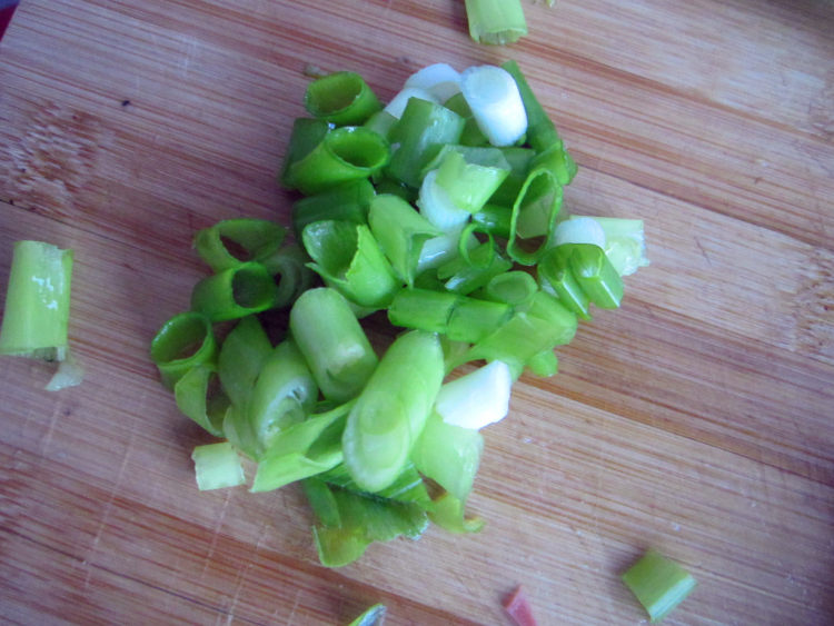 花菜香肠炒饭步骤3