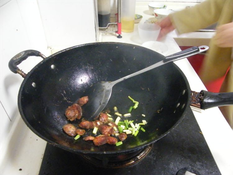 自发豆芽炒香肠步骤7