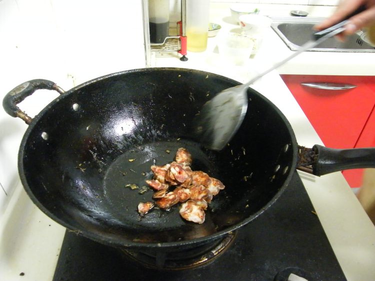 自发豆芽炒香肠步骤6