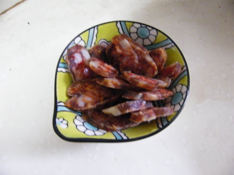 自发豆芽炒香肠步骤2