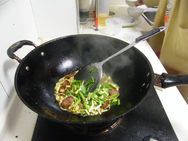 自发豆芽炒香肠步骤10