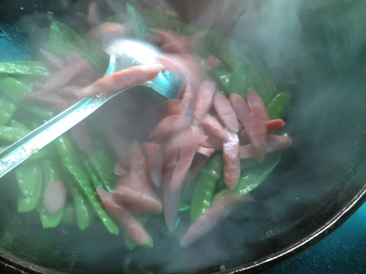 香肠炒荷兰豆步骤6
