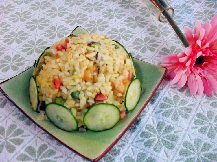 蘑菇丁豌豆香肠蛋炒饭步骤7