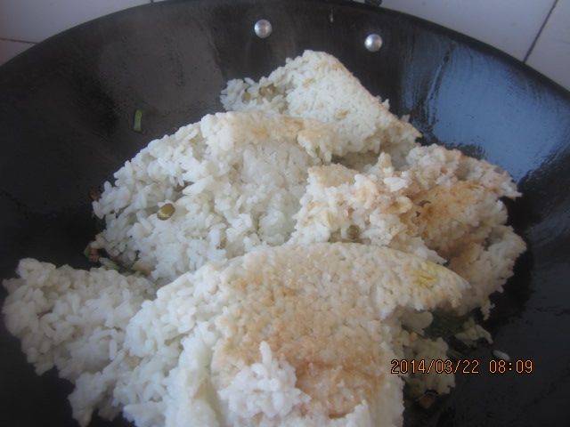 宝宝香肠青菜炒饭步骤6