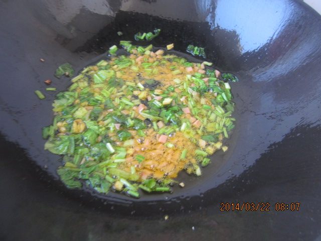 宝宝香肠青菜炒饭步骤4