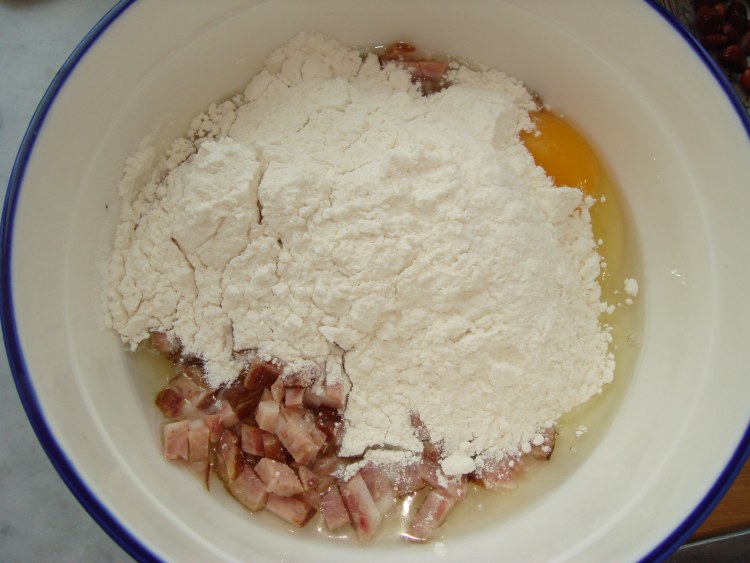 鸡蛋香肠饼步骤3