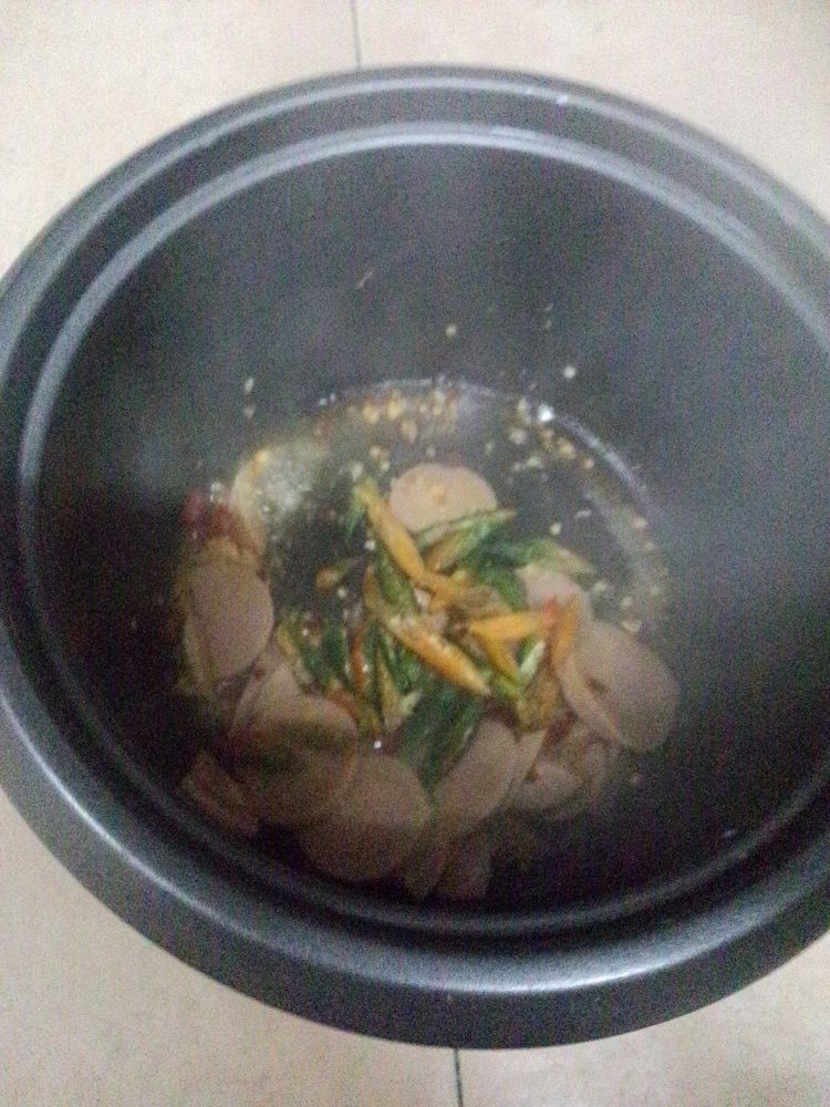 木耳黄花菜炒香肠步骤9