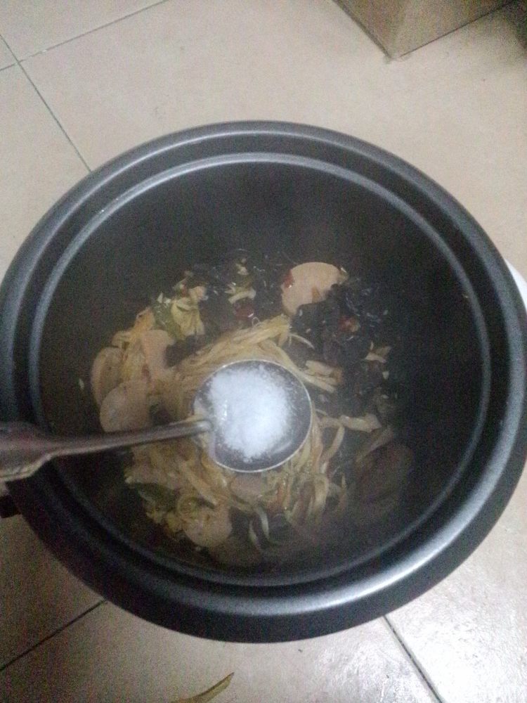 木耳黄花菜炒香肠步骤11