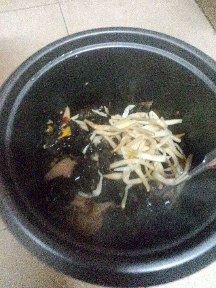 木耳黄花菜炒香肠步骤10